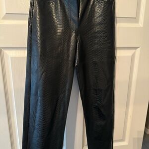 Aritzia the “Melina” Wilfred black textured Straight Leg Pants size 4